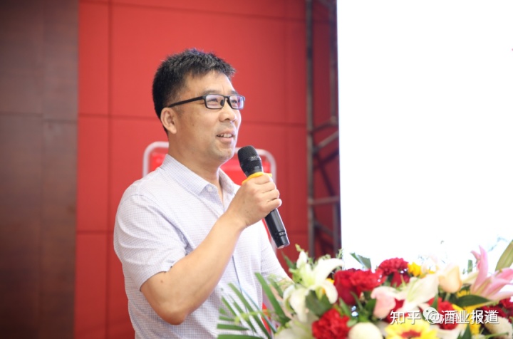 贵州金窖酒业酒6瓶装_华夏酒报报道安丘春开窖酒业公司报道_四川汉窖酒业军旅之歌酒