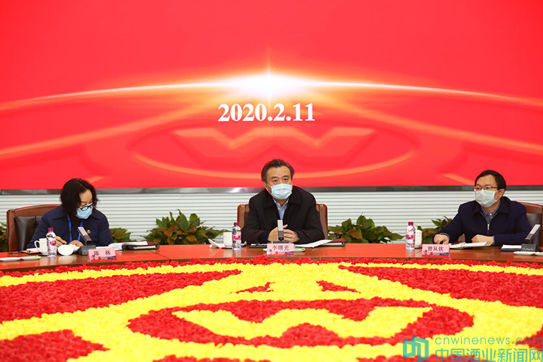 华夏酒报报道安丘春开窖酒业公司报道_徐州华夏酒业酒免检_泸州长窖酒业文艺酒