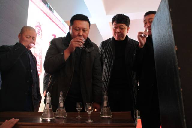 内蒙古科尔沁王酒业品牌酒是什么_科尔沁王酒价格表查询_科尔沁王酒