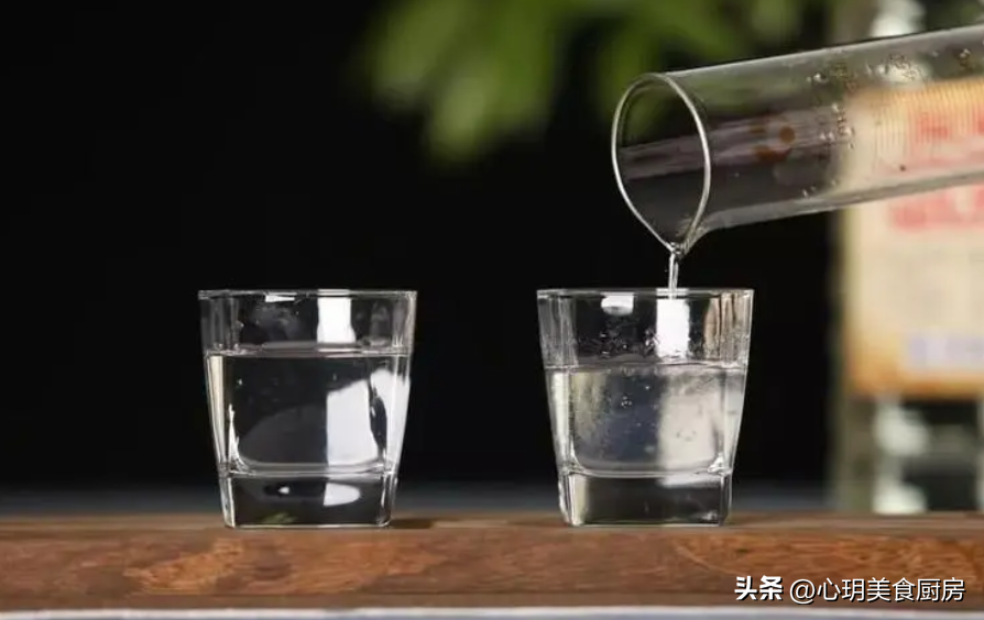 白酒勾兑用水标准_酒精勾兑白酒方法_白酒勾兑标准