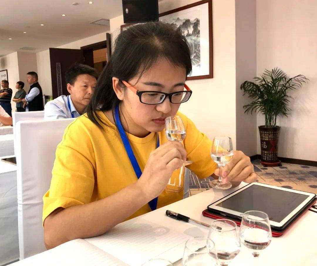 白酒评委感官尝评标准样品2000瓶_白酒感官品评术语_白酒的感官评酒