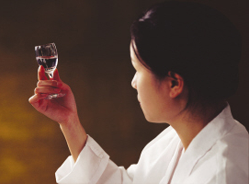 白酒评委感官尝评标准样品2000瓶_白酒的感官评酒_白酒感官品评术语