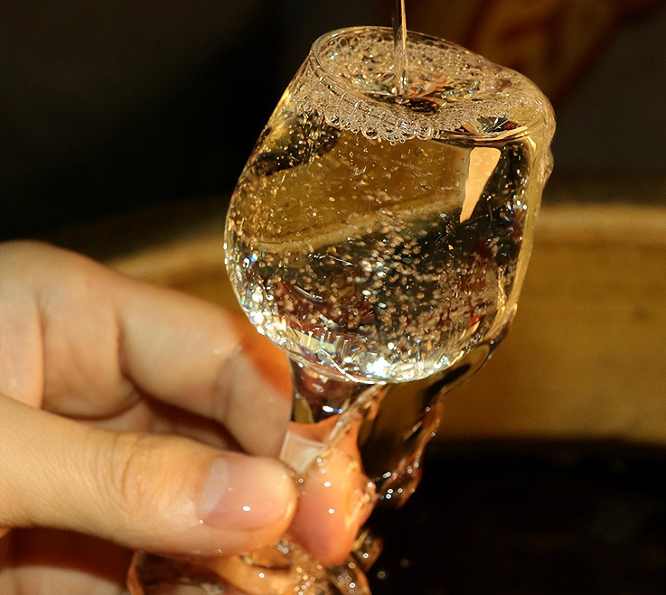 白酒勾兑标准_酒精勾兑白酒配方_勾兑白酒技术