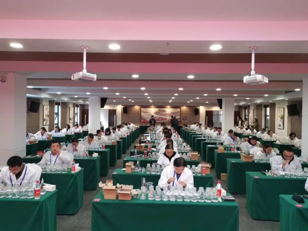 白酒感官品评术语_白酒的感官鉴评_白酒评委感官尝评标准样品2000瓶