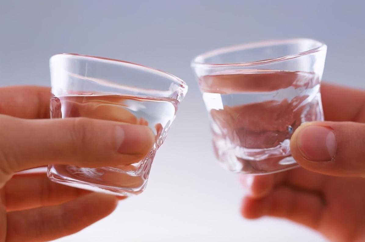 酒精勾兑白酒方法_白酒勾兑标准_用食用酒精勾兑白酒