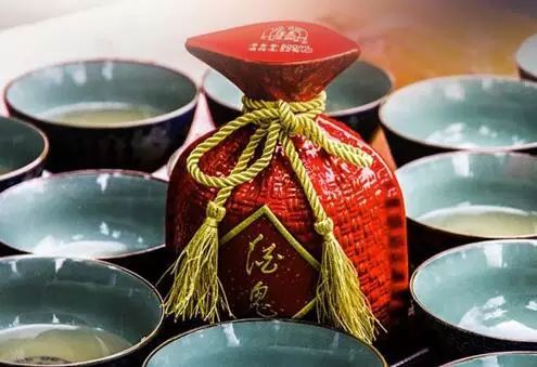 中国倒酒敬酒文化_关于酒文化_篮球文化酒
