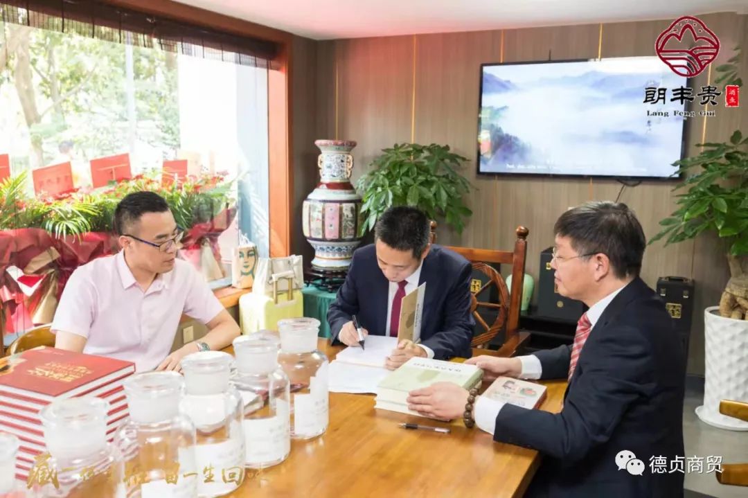 易会满 牛仔裤 发布后_苹果9月发布会会发布什么产品_品牌发布会 酒