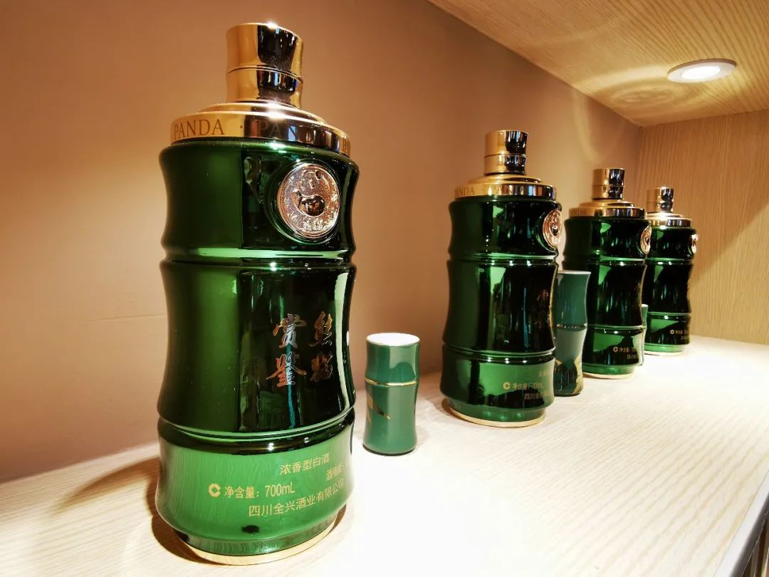 内蒙古科尔沁王酒业品牌酒是什么_成都酒品牌_品牌白酒代理|时尚小酒拇指酒全国招商