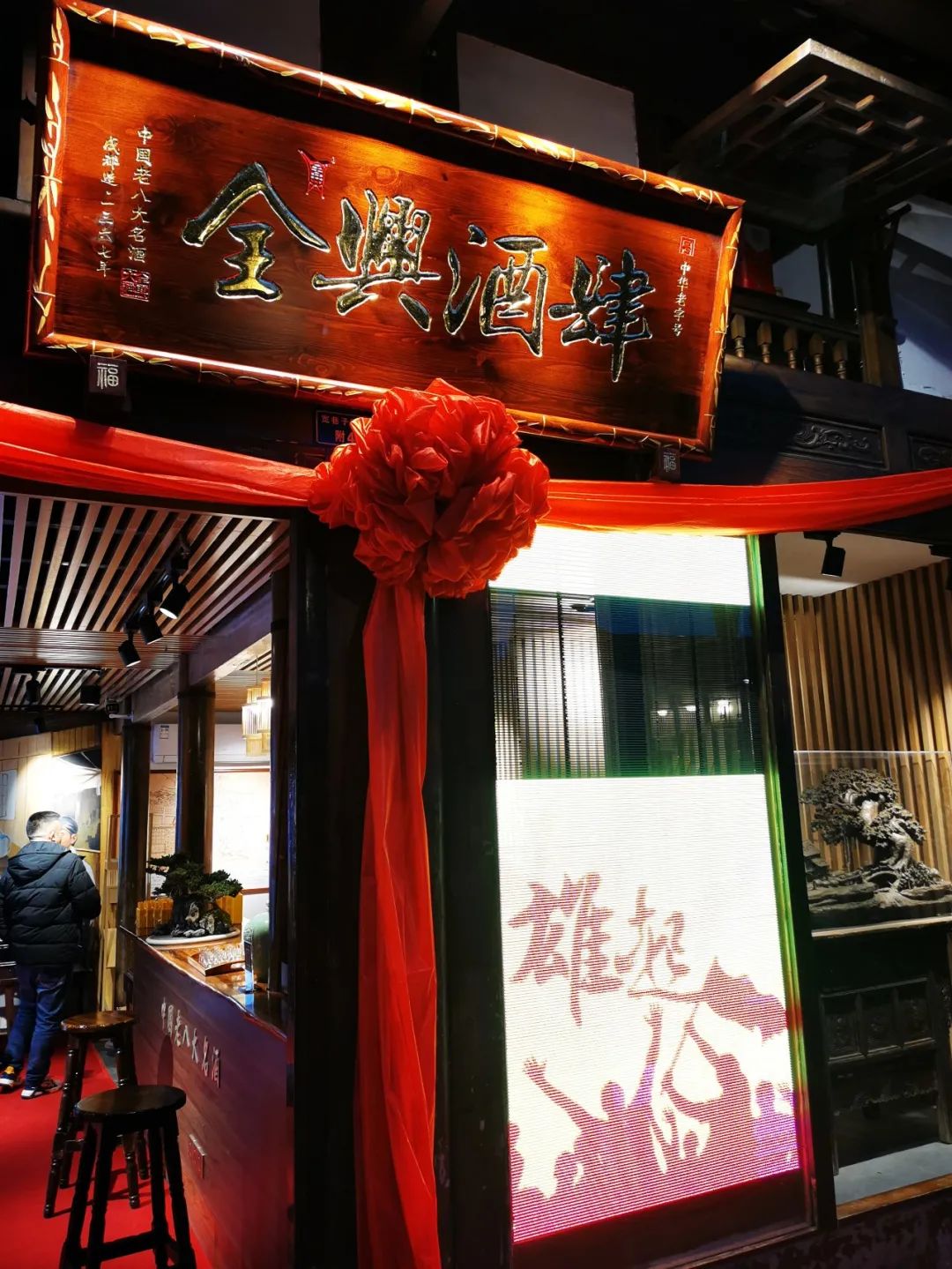 品牌白酒代理|时尚小酒拇指酒全国招商_成都酒品牌_内蒙古科尔沁王酒业品牌酒是什么