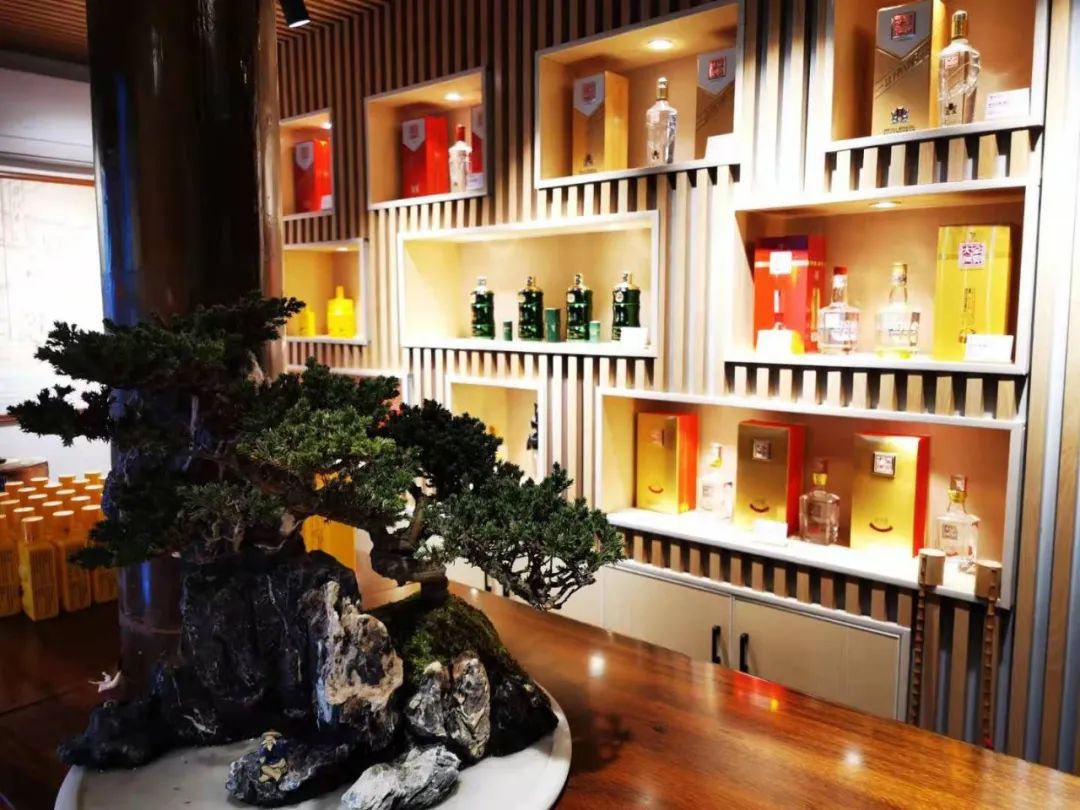 内蒙古科尔沁王酒业品牌酒是什么_成都酒品牌_品牌白酒代理|时尚小酒拇指酒全国招商