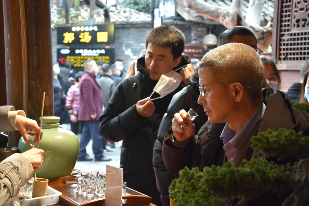 内蒙古科尔沁王酒业品牌酒是什么_成都酒品牌_品牌白酒代理|时尚小酒拇指酒全国招商