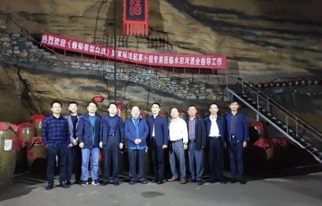 馥郁香型白酒价格_馥郁香型白酒标准_陈坛酒鬼馥郁香型白酒